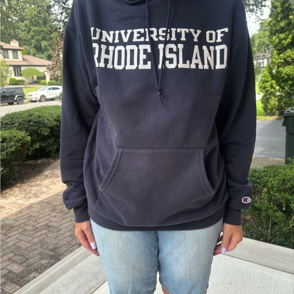 University of Rhode Island sweatshirt, size medium - Picture 1 of 5